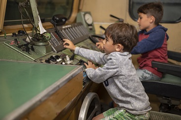 Kleine Lokomotivführer im SÜDBAHN Museum